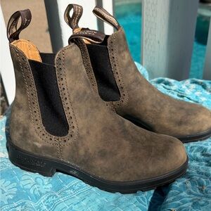 Blundstone womens Chelsea Boots - brown suede